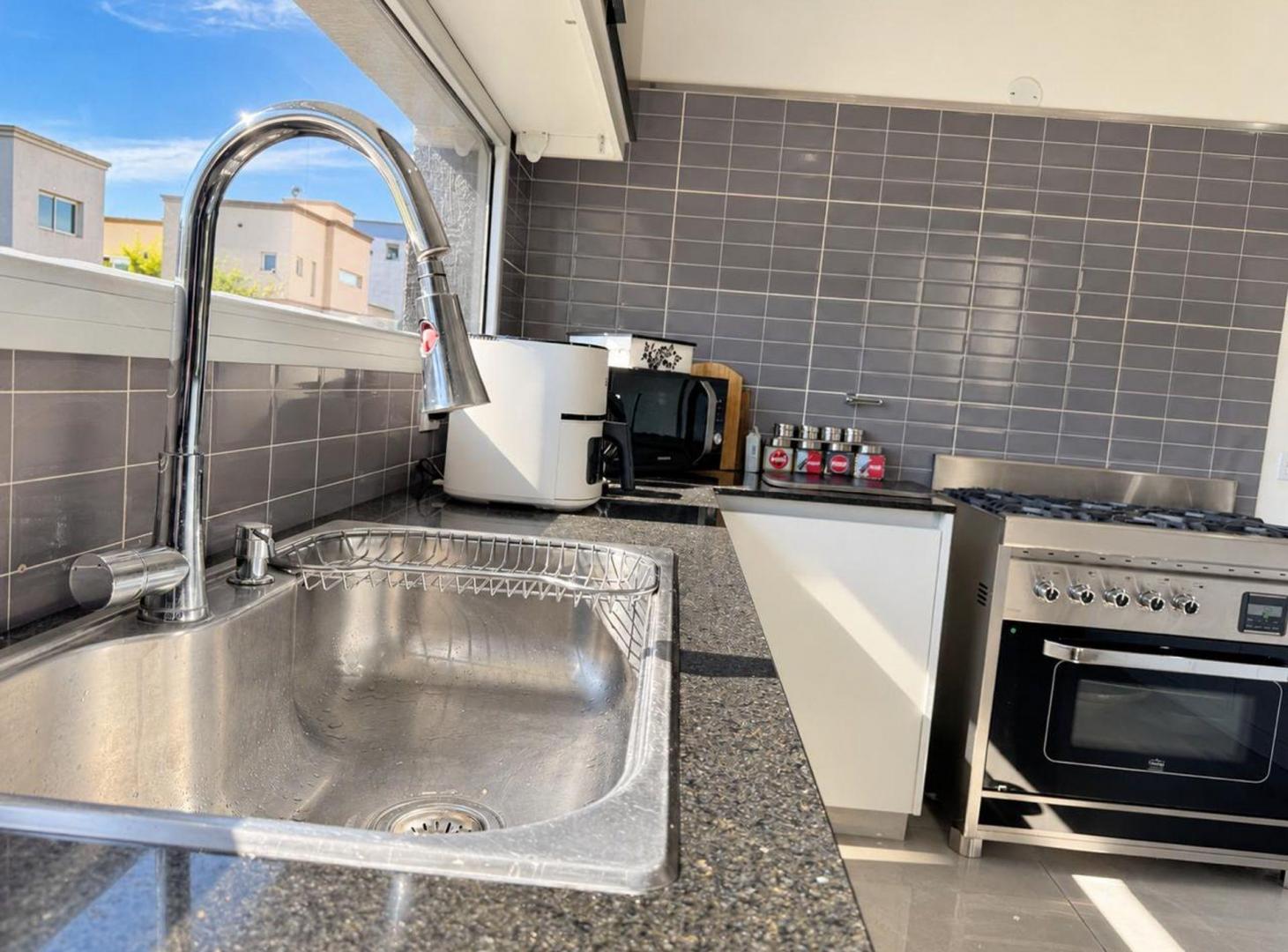 Foto de CASA EN DOS PLANTAS C/PILETA CASUARINAS PREMIUM, imagen 4