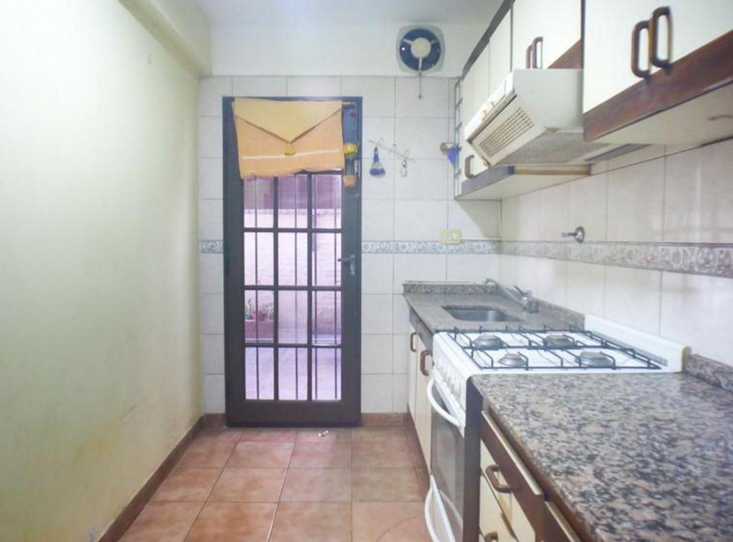 Foto de Duplex 4 ambientes en venta en Banfield, Parrilla, imagen 5