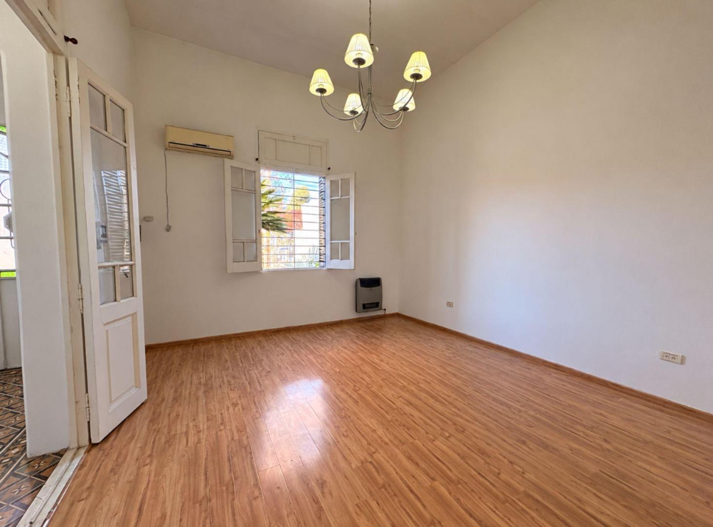 Foto de CASA EN VENTA 4 AMB C/450 M2 DE LOTE ADROGUÉ, imagen 4