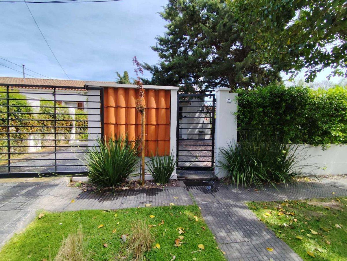 Foto de CASA EN VENTA BAARRIO UNO CON PILETA Y COCHERA, imagen 4