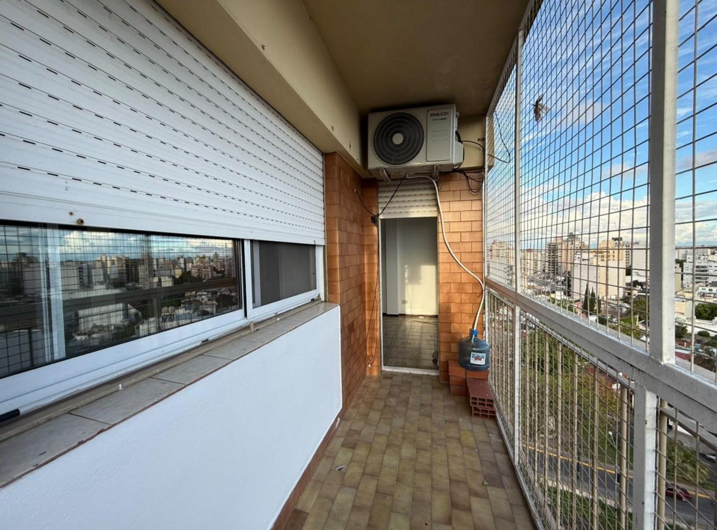 Foto de DEPARTAMENTO 4 AMB. VENTA LANUS OESTE CON BAULERA, imagen 4