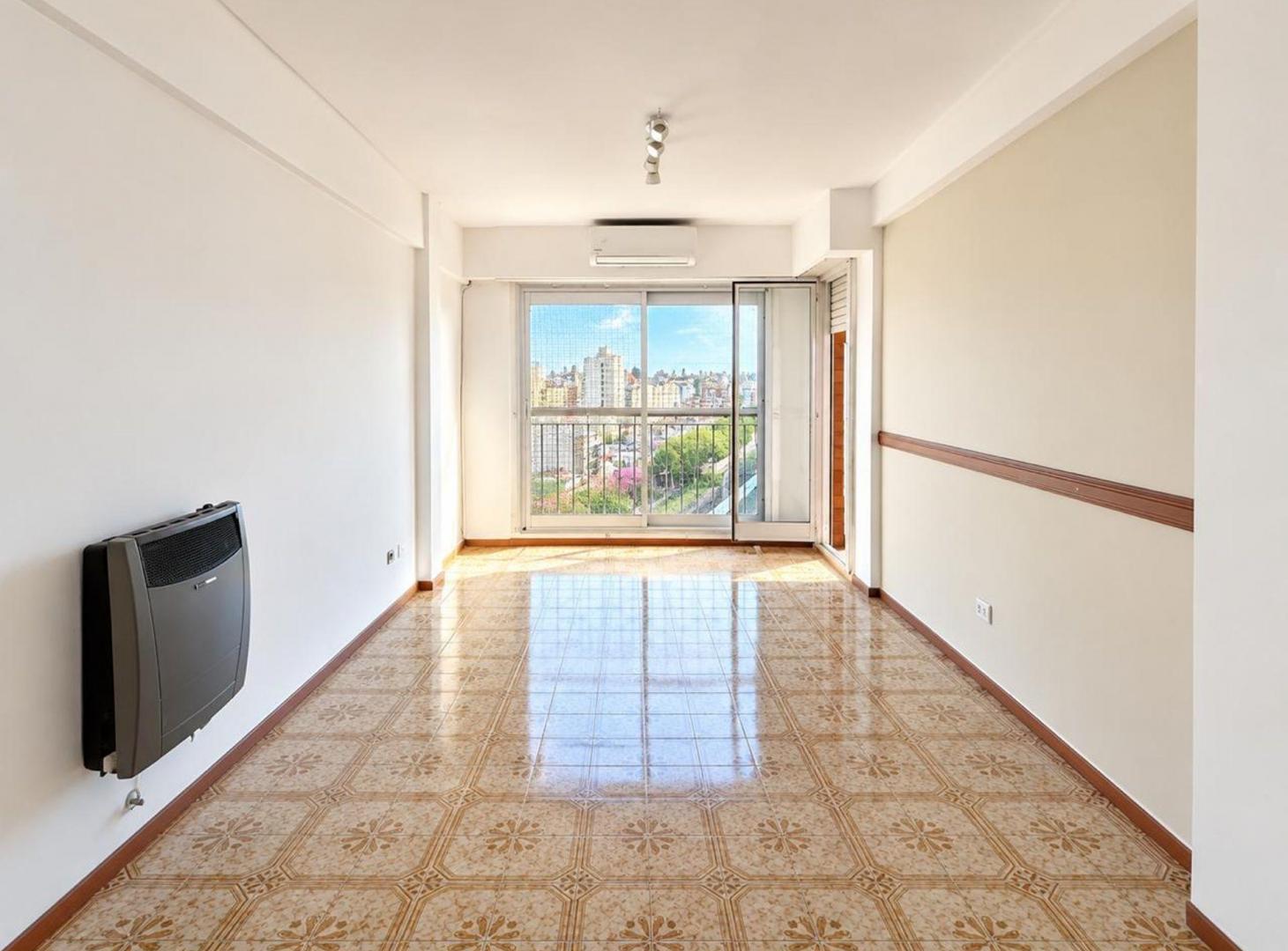 Foto de DEPARTAMENTO 4 AMB. VENTA LANUS OESTE CON BAULERA, imagen 2