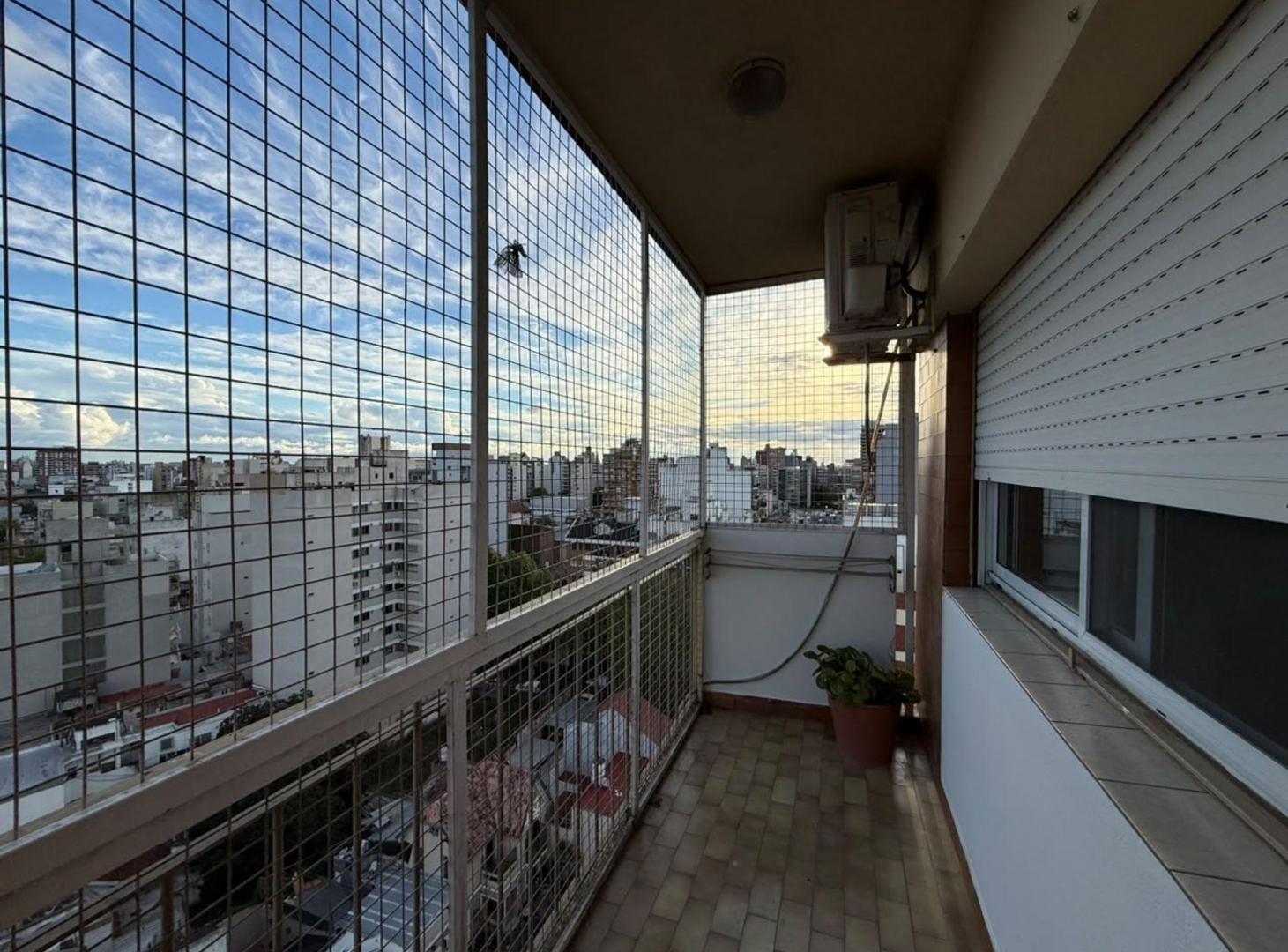 Foto de DEPARTAMENTO 4 AMB. VENTA LANUS OESTE CON BAULERA, imagen 5
