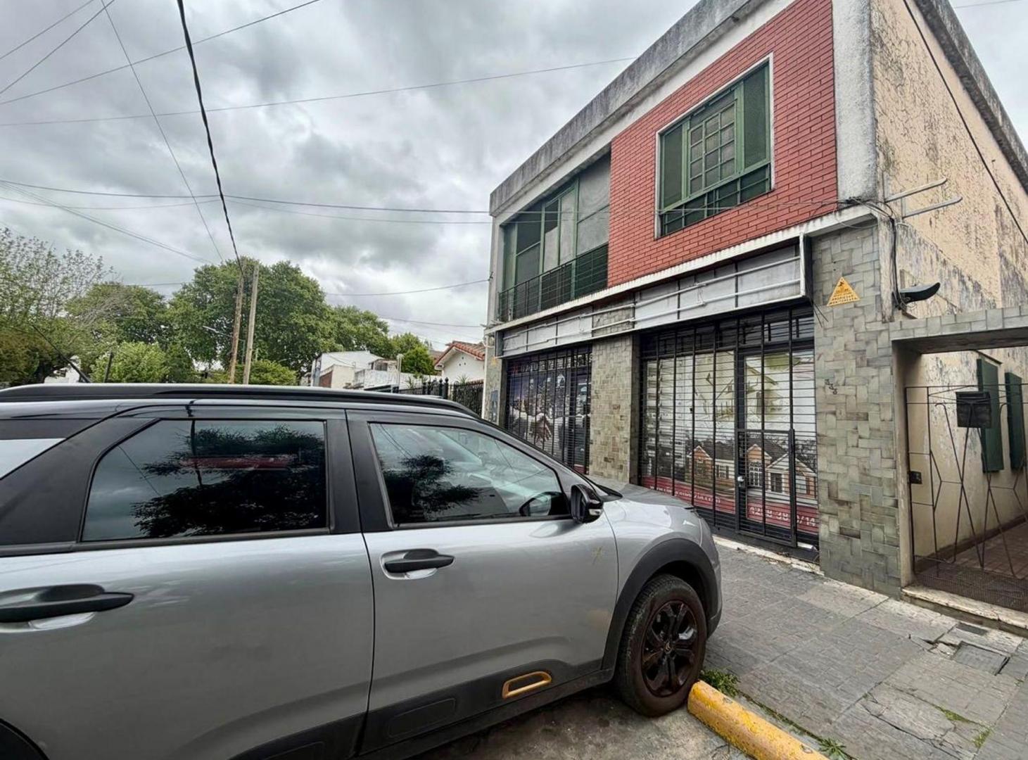 Foto de PH 4 AMBIENTES CON DOS LOCALES EN VENTA BANFIELD, imagen 1