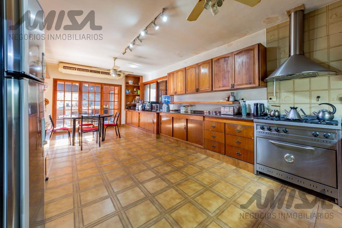 Imponente Chalet 4 Dorm. en Venta - Una de Las Zonas Más Lindas de Funes 3