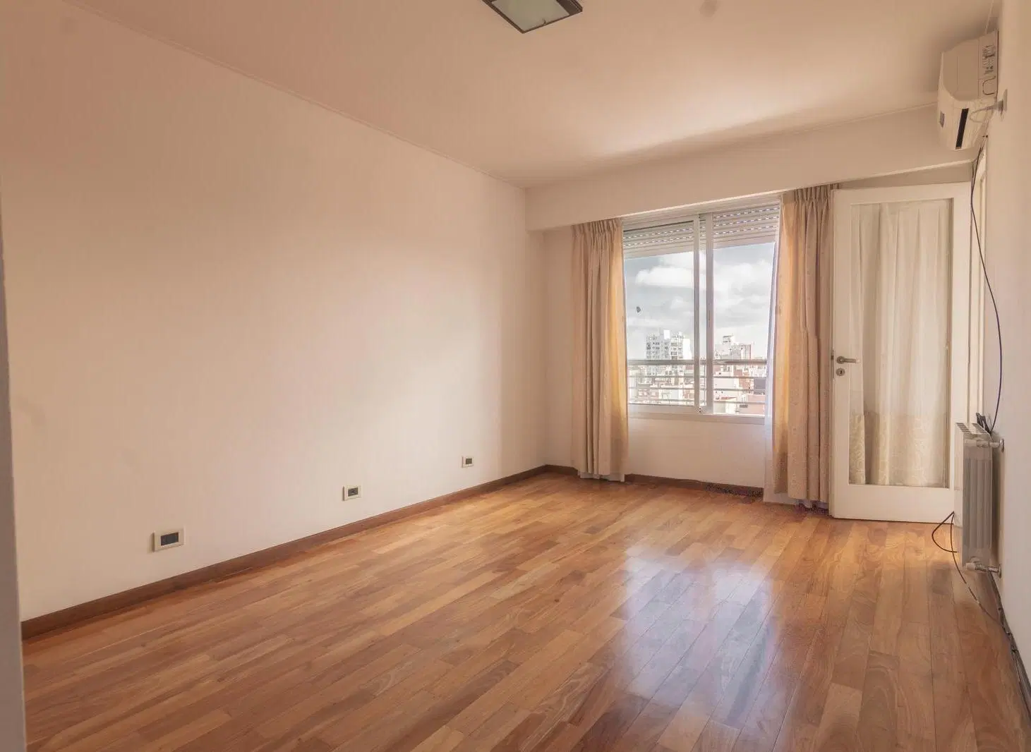 VENTA DEPARTAMENTO 3 DORMITORIOS VISTA PARCIAL RIO 4
