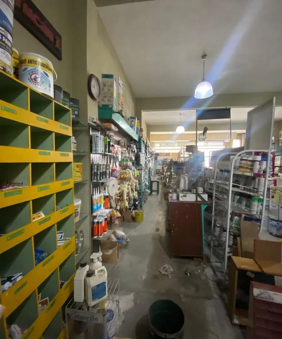 AMPLIO LOCAL COMERCIAL EN ALQUILER - GRAN EXPOSICIÓN Y UBICACIÓN 4