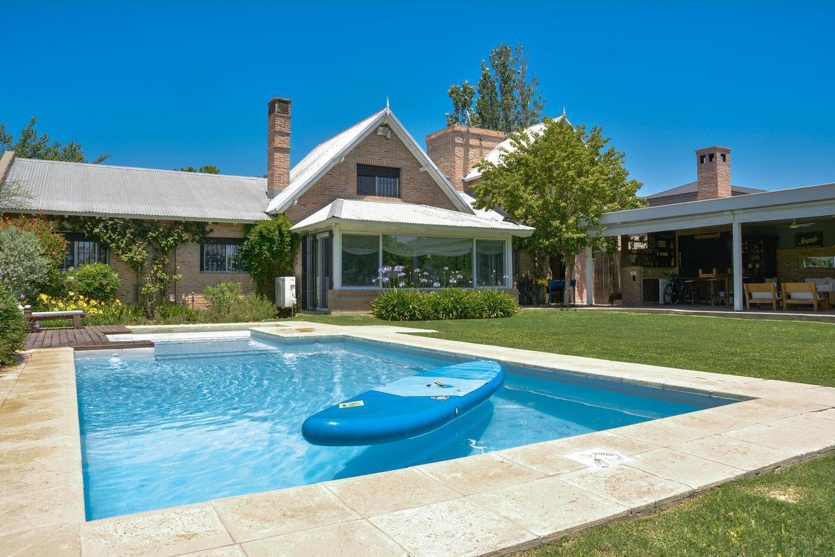 Foto de Casa 4 dormitorios con quincho y gran terreno, imagen 4