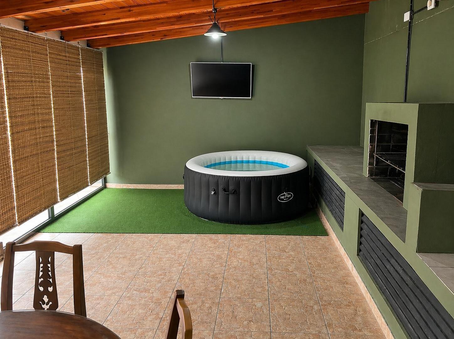 Foto de Monoambiente con patio y quincho cerrado, imagen 3