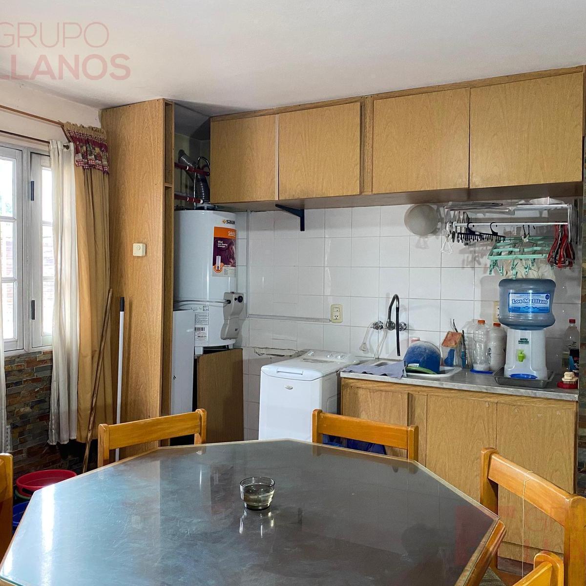 Venta de Casa de 5 ambientes en Barrio Sarmiento, Luján, con garaje y pileta.