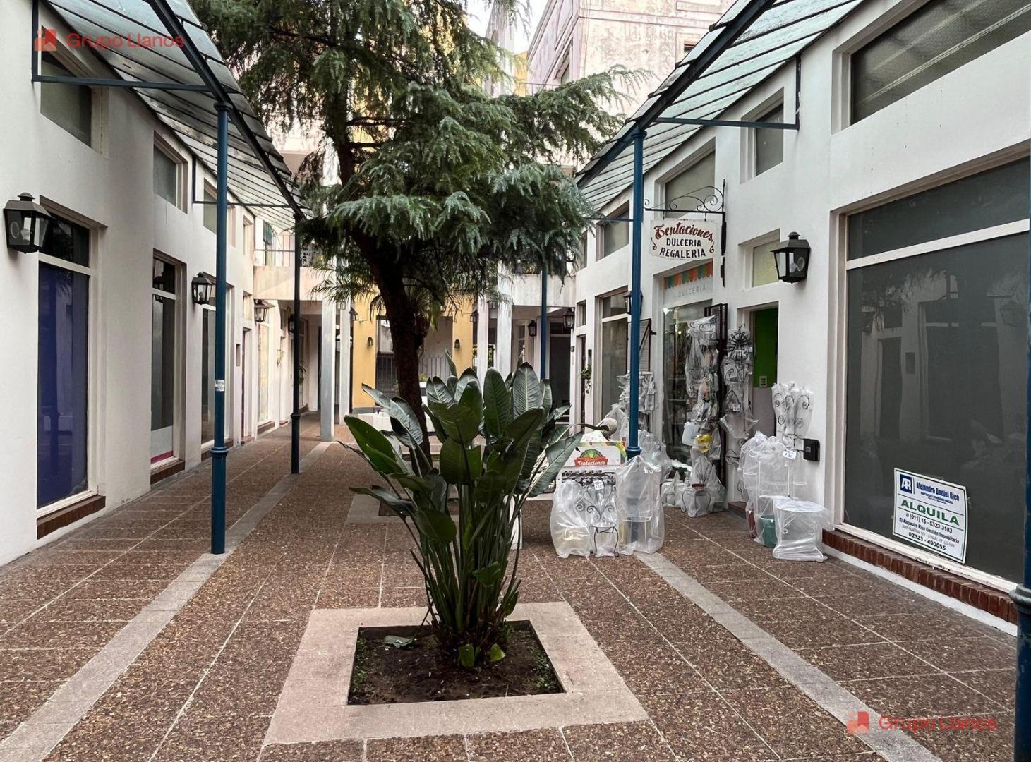 Foto de Local en alquiler en Lujan Centro, Galeria Berlin, imagen 2