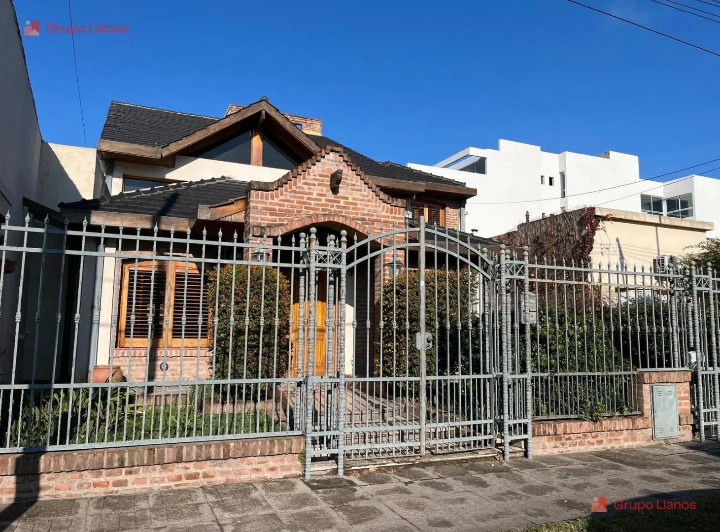 Casa en alquiler en el Centro De Lujan, con patio quincho y pileta 2