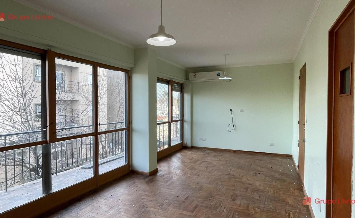 Foto de Departamento de 5 ambientes en Venta en Centro De Lujan, imagen 2