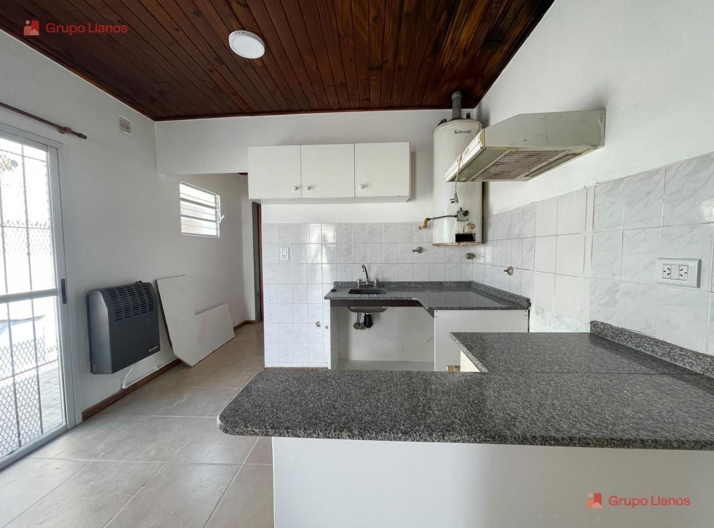 Foto de Departamento dos ambientes en alquiler en Lujan, con cochera y parrilla, imagen 3