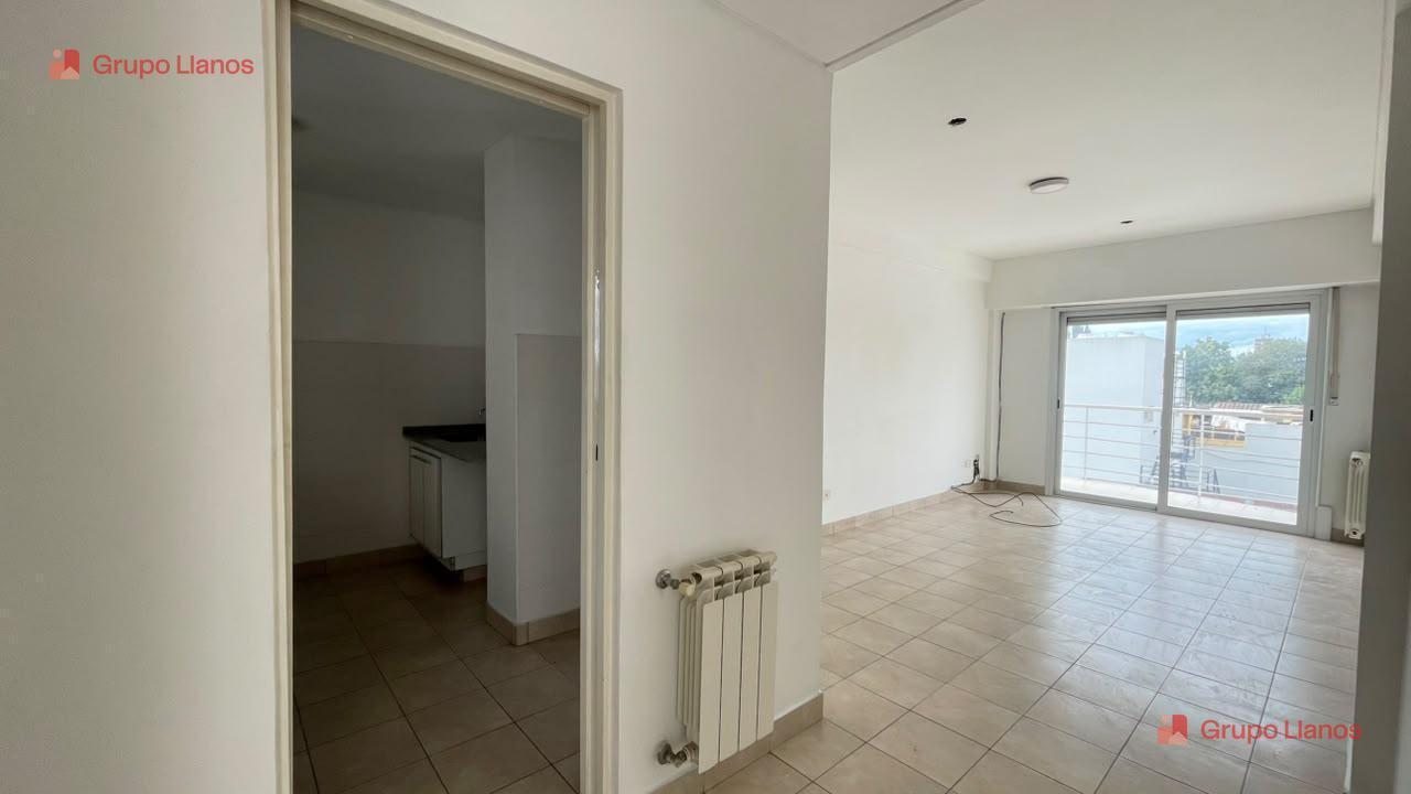 Foto de Departamento dos ambientes en alquiler en el centro de Lujan, con balcón, imagen 2