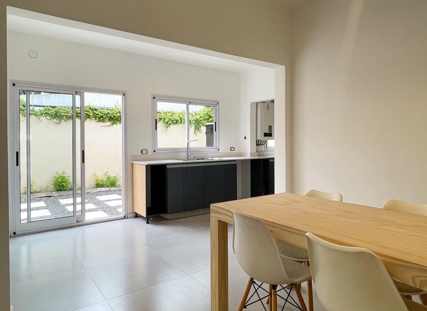 Foto de Casa en venta de 4 ambientes en Luján centro, lista para vivir, imagen 4