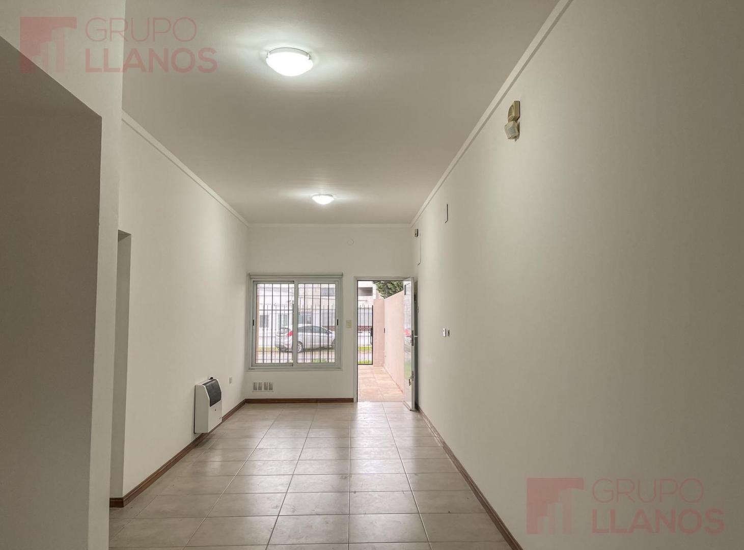 Foto de Duplex 3 ambientes en Alquiler en Lujan, con patio y entrada para autos, imagen 4