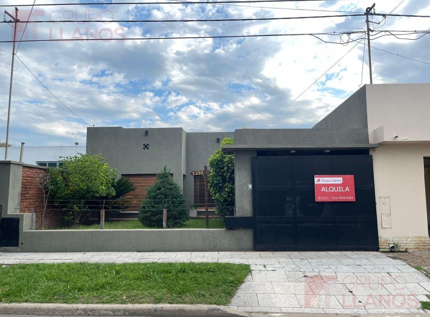 Foto de Casa de 3 ambientes en Venta en Lujan, centro, con Patio, imagen 1