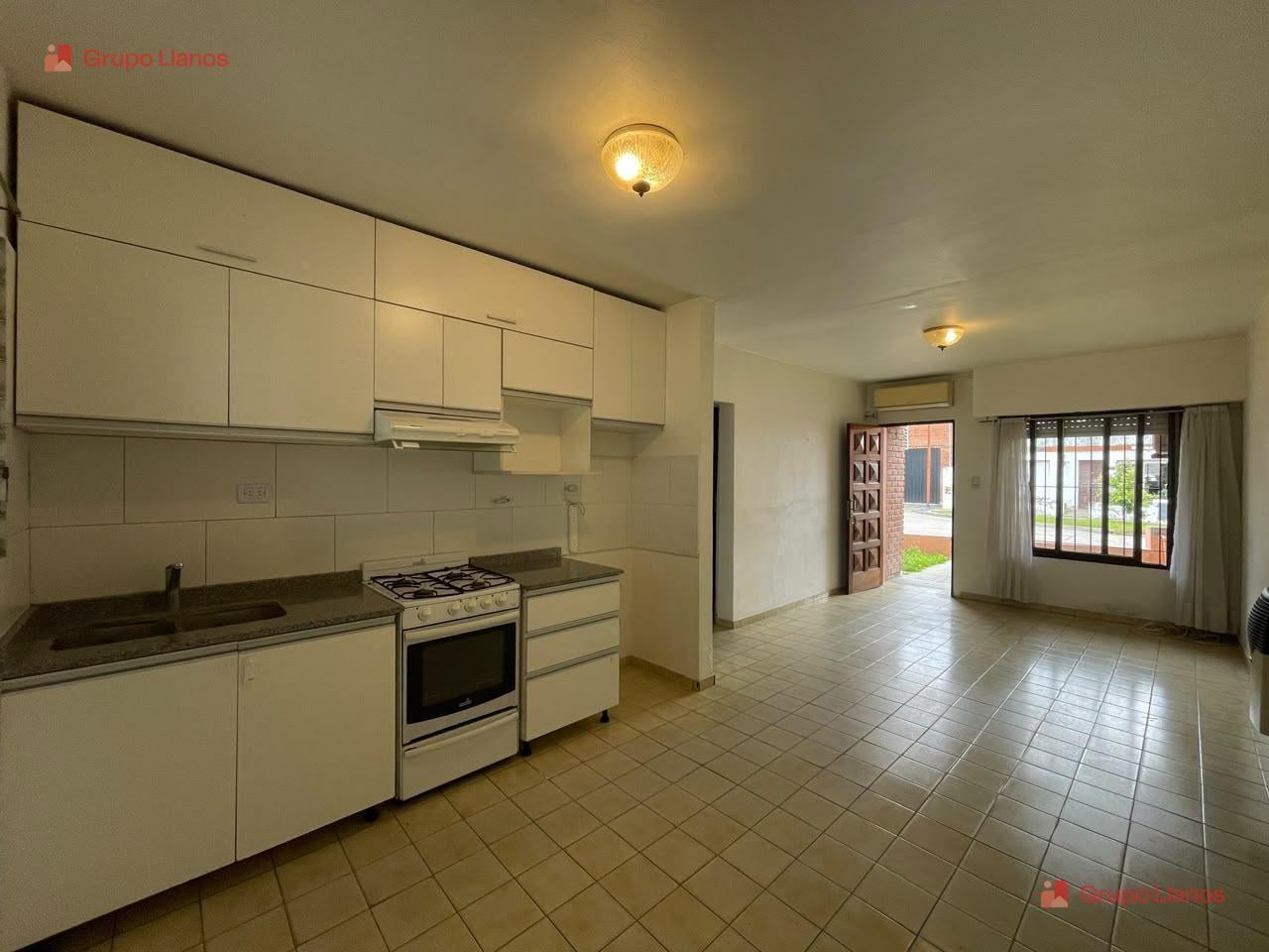 Foto de Casa de tres ambientes en alquiler en Lujan Centro, con patio y cochera, imagen 4