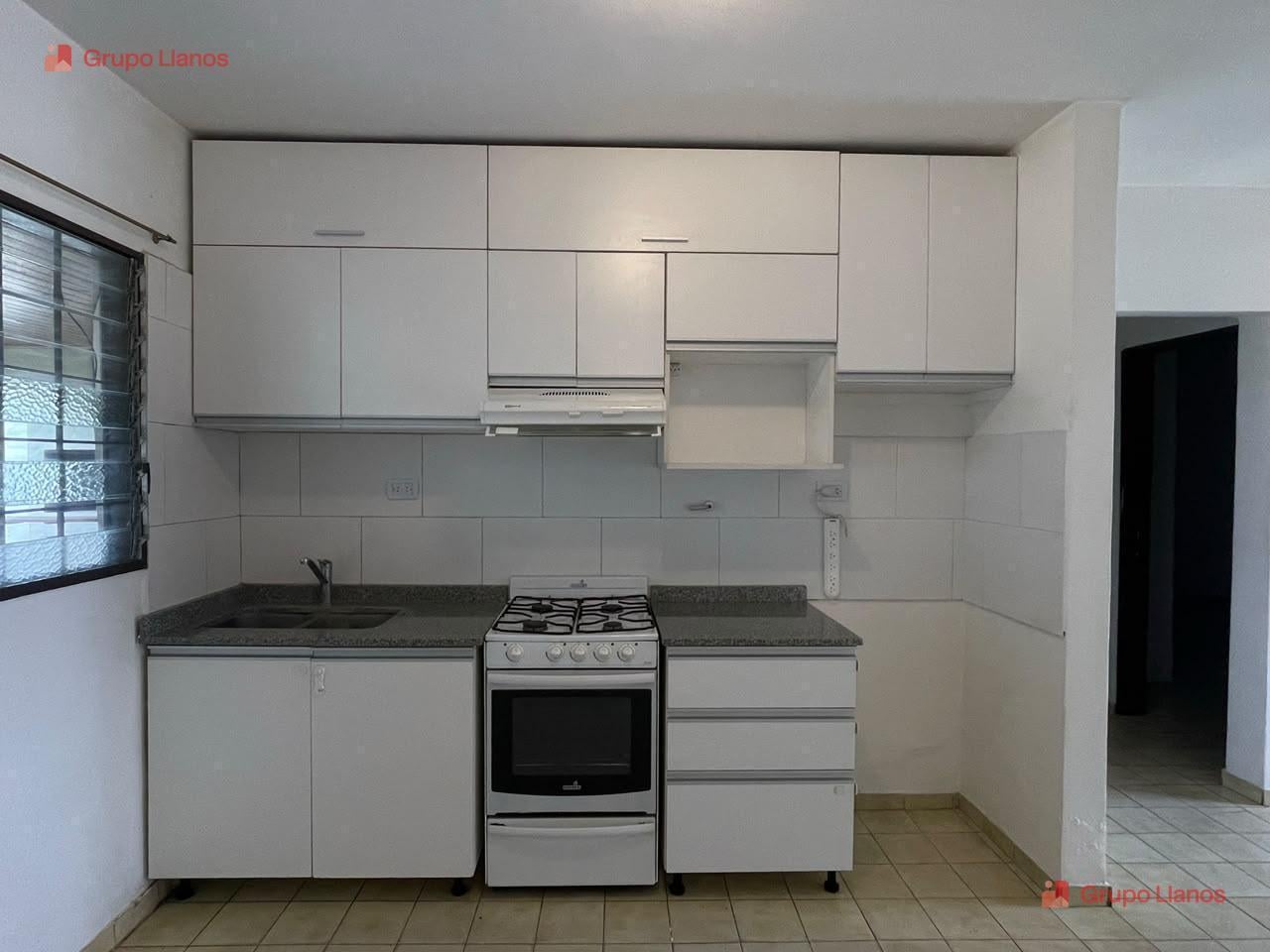 Foto de Casa de tres ambientes en alquiler en Lujan Centro, con patio y cochera, imagen 1
