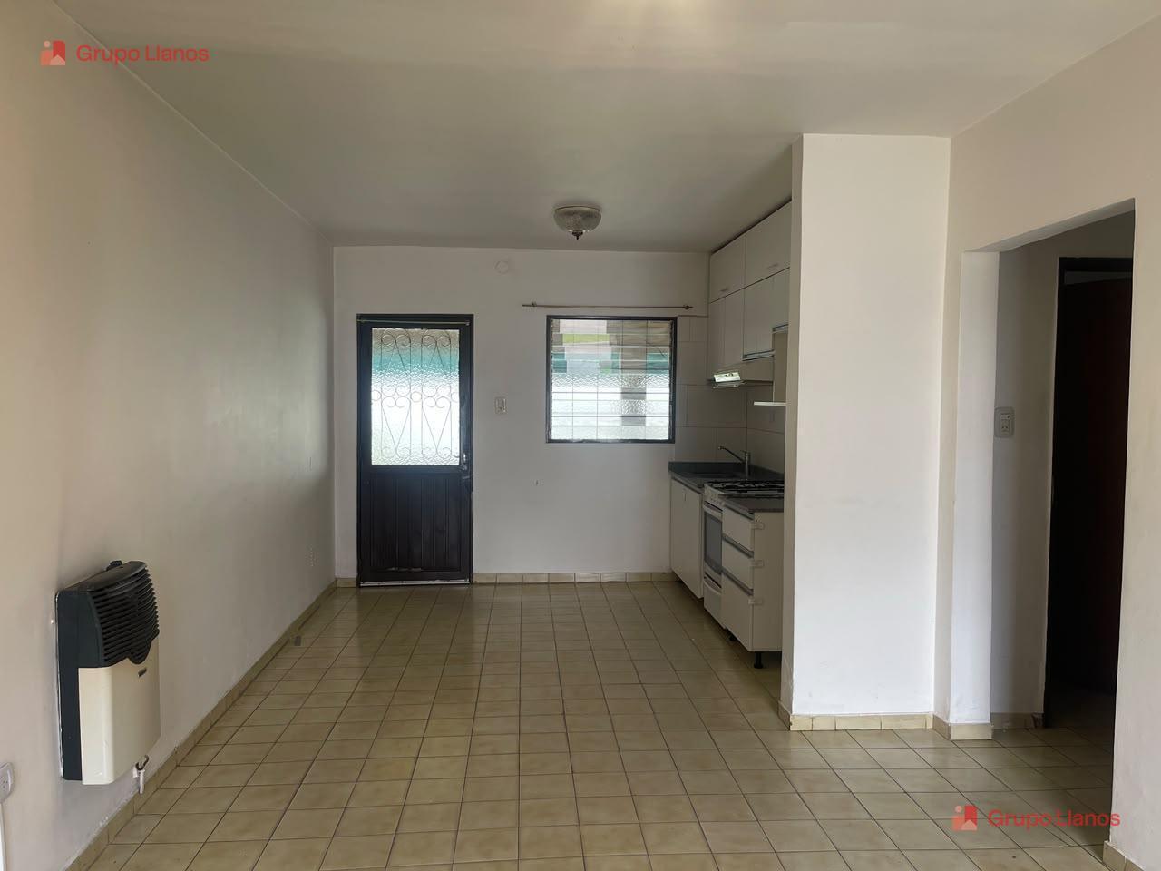 Foto de Casa de tres ambientes en alquiler en Lujan Centro, con patio y cochera, imagen 3