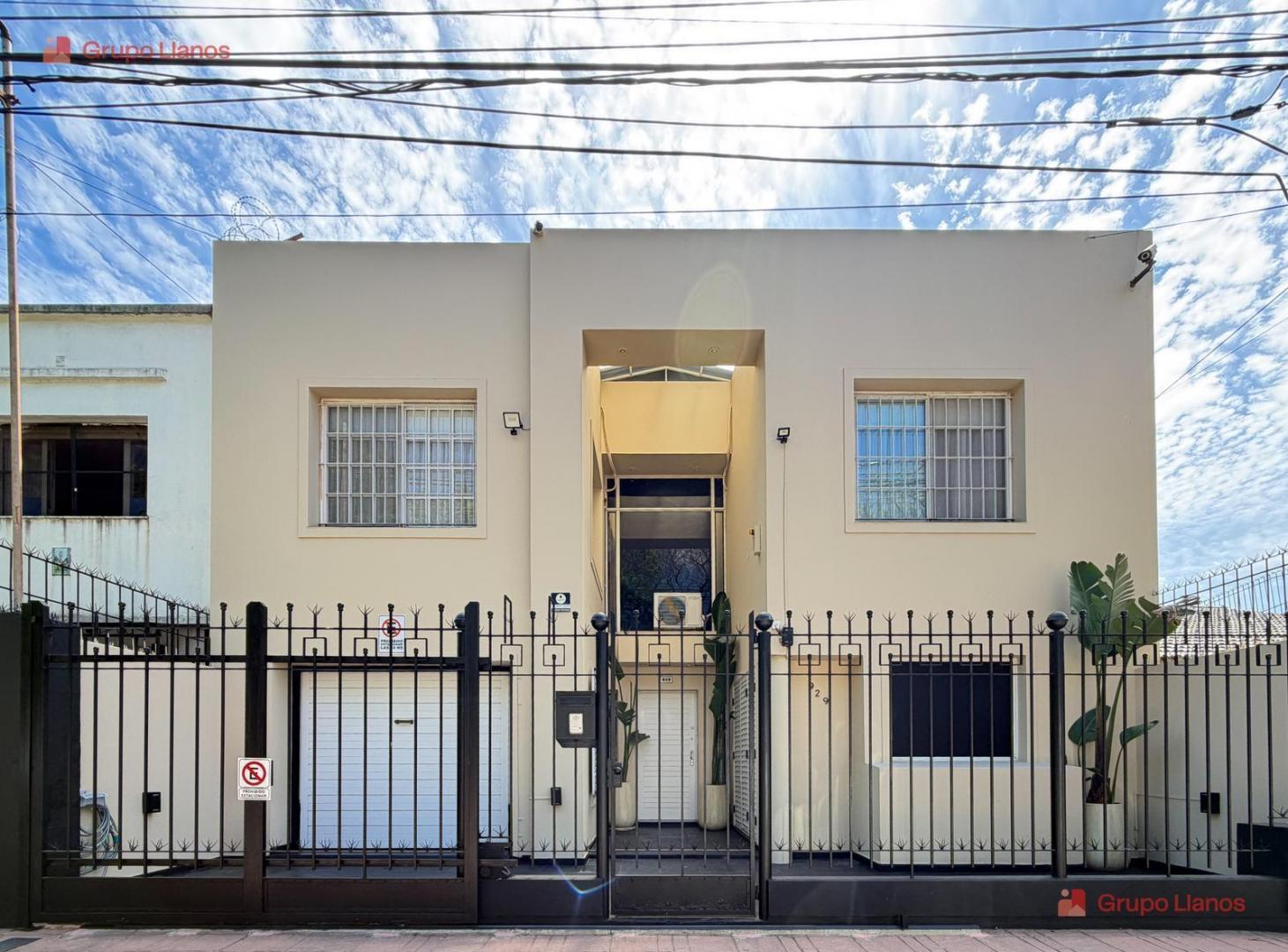 Foto de Casa 5 ambientes en venta en el Centro De Lujan, con pileta, imagen 2