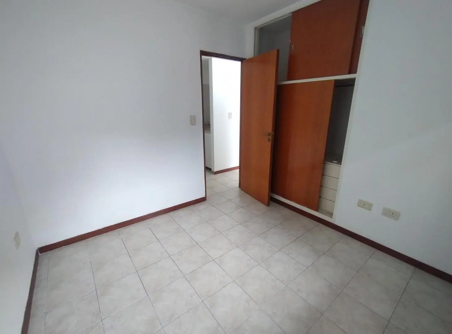 Departamento en Nuestra Señora de Lourdes. 1 Dormitorio. Balcon. Parrillero 2
