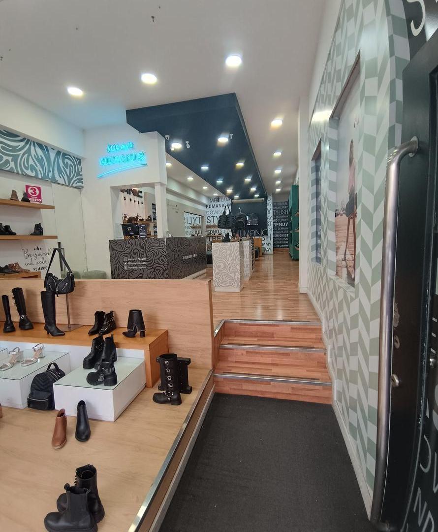 Foto de Local Comercial. Paseo del Siglo. Frente Vidriado. Deposito, imagen 4