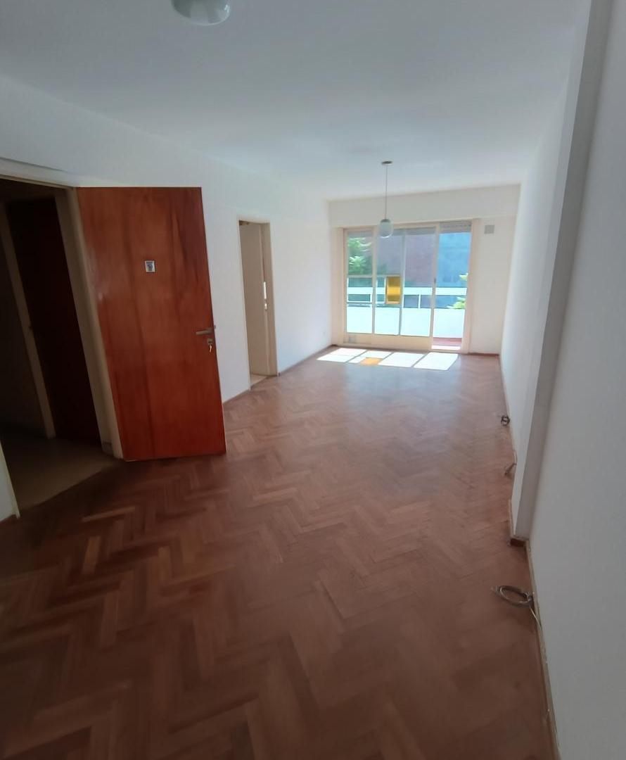 Foto de Departamento 2 dormitorios. Balcones. Semipiso.Centro, imagen 3