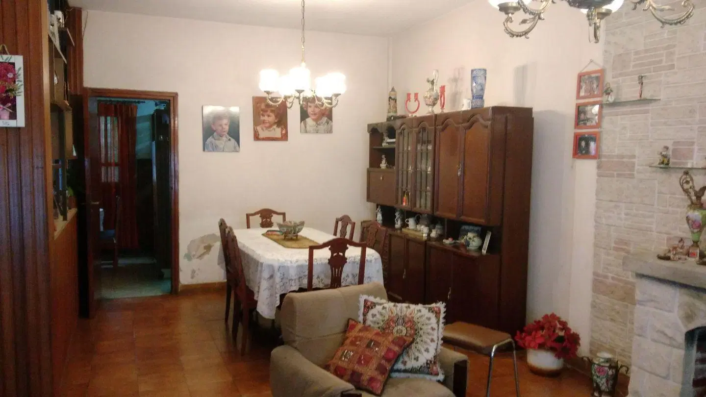 APTA CREDITO. Lavalle 2059 - Casa de 3 dormitorios con Galpón 5