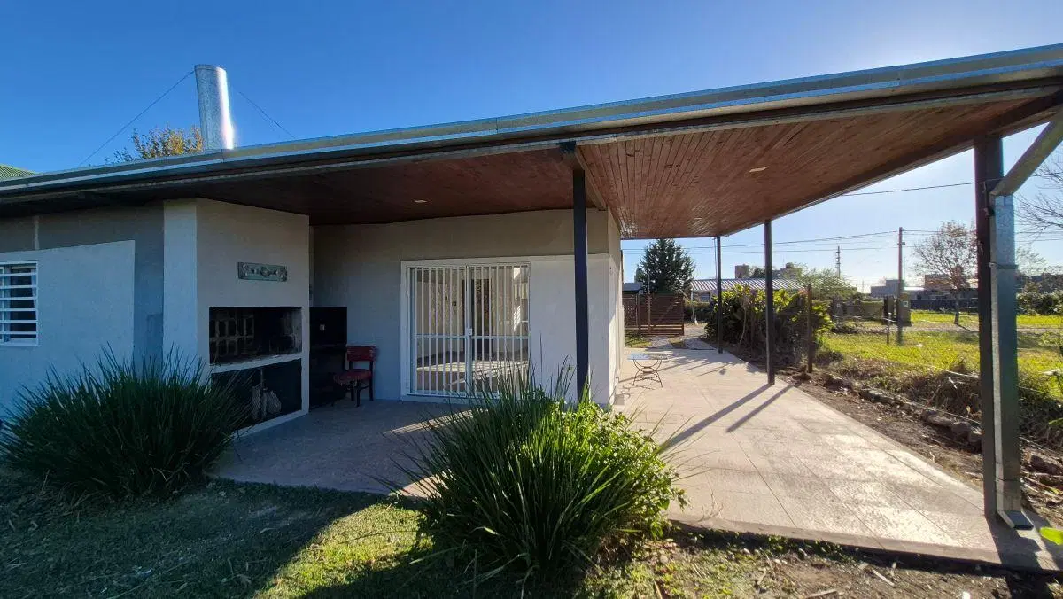 Alquiler Casa de 3 Dormitorios con Terreno y Pileta.- Punta Chacra, Roldan. 3