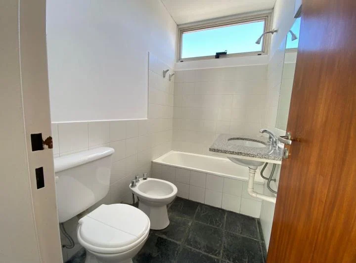 Mono ambiente apto profesional, Mitre 2434.  4
