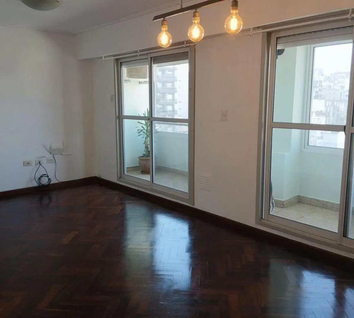 Semipiso amplio y luminoso zona centro 1 Dormitorio balcon. NO APTO MASCOTAS 1