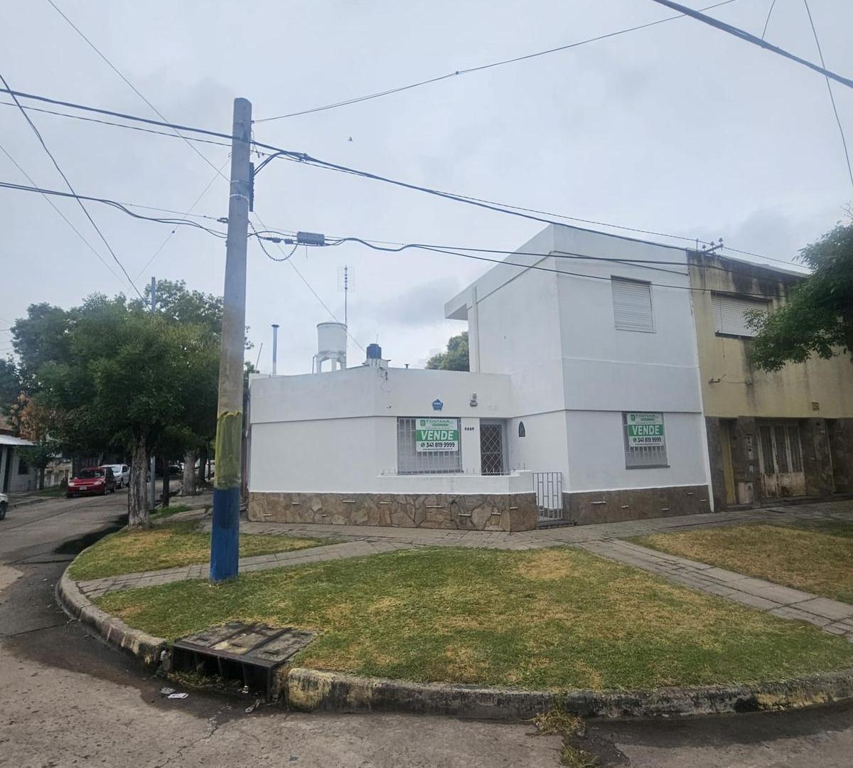 San Luis 5500 casa al frente esquina, 2 dormitorios, entrada vehicular, espacio aereo