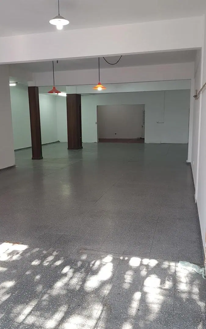 Local Cordoba al 4400, espectacular salon comercial 200 m2, gas naturtal. 2 baños 2