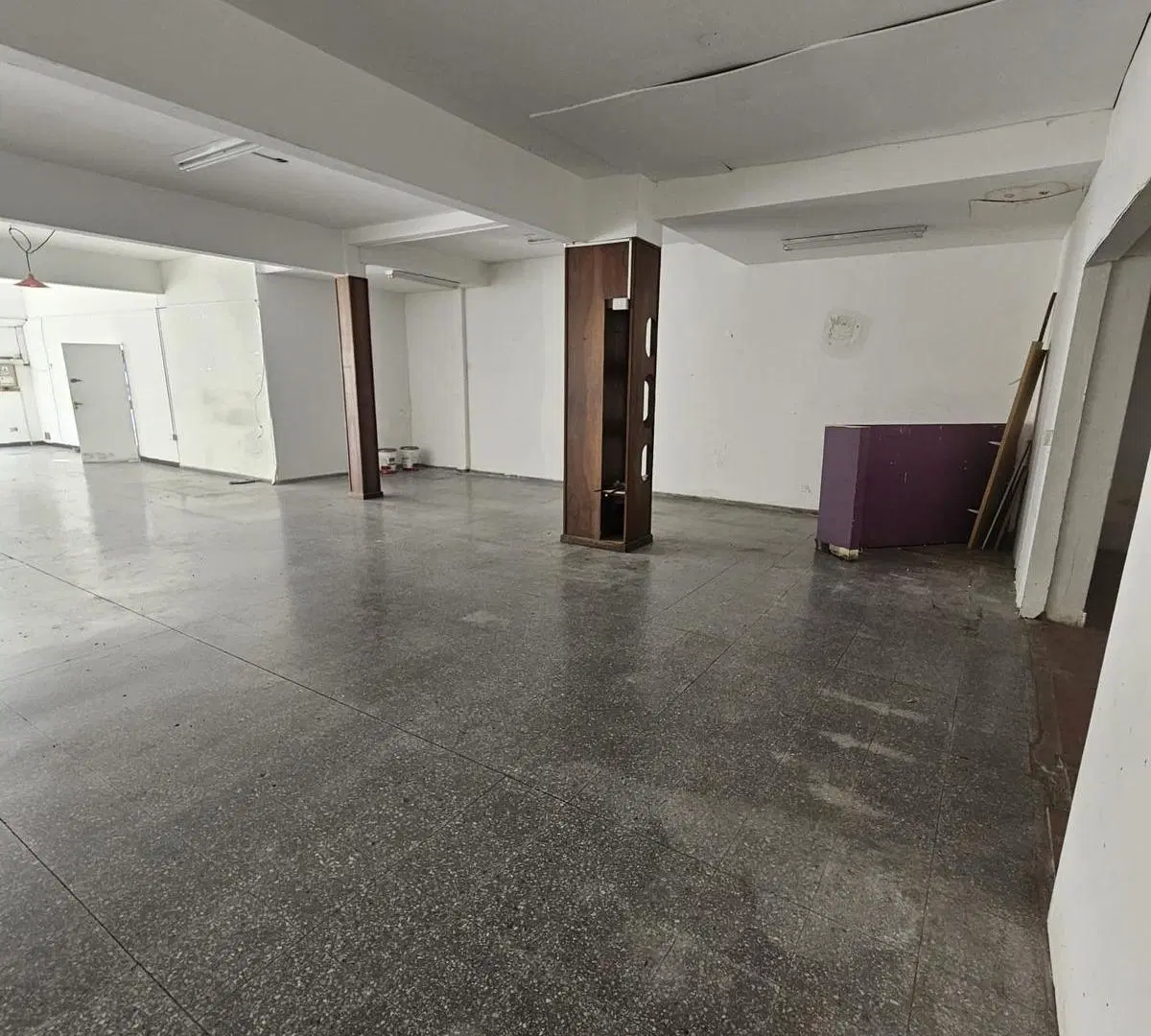 Local Cordoba al 4400, espectacular salon comercial 200 m2, gas naturtal. 2 baños 5
