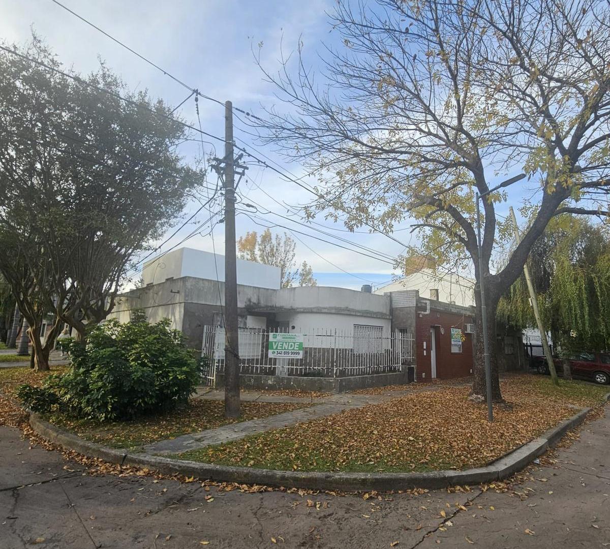 Rosario  al 400, Grad. Baigorria, esquina casa a reciclar, 3 dormitorios, garage