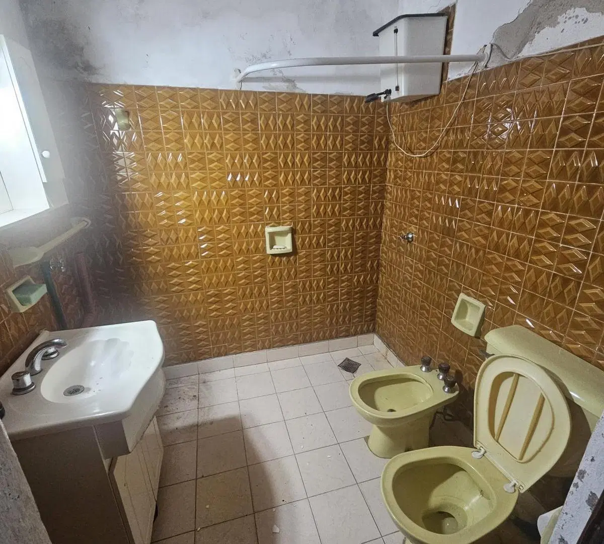 Rosario  al 400, Grad. Baigorria, esquina casa a reciclar, 3 dormitorios, garage 3