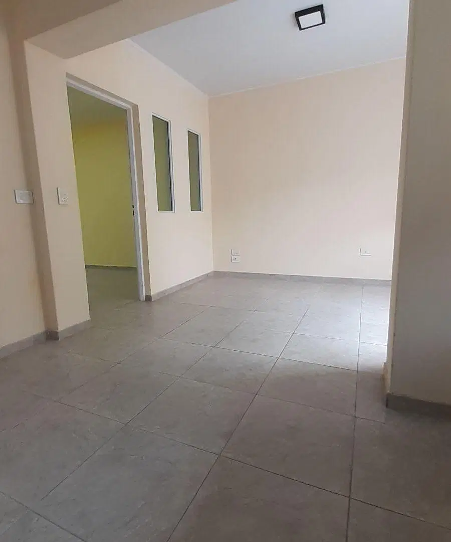 Casa zona norte, Arroyito, 3 dormitorios, patio, asador, cochera, excelente estado 2