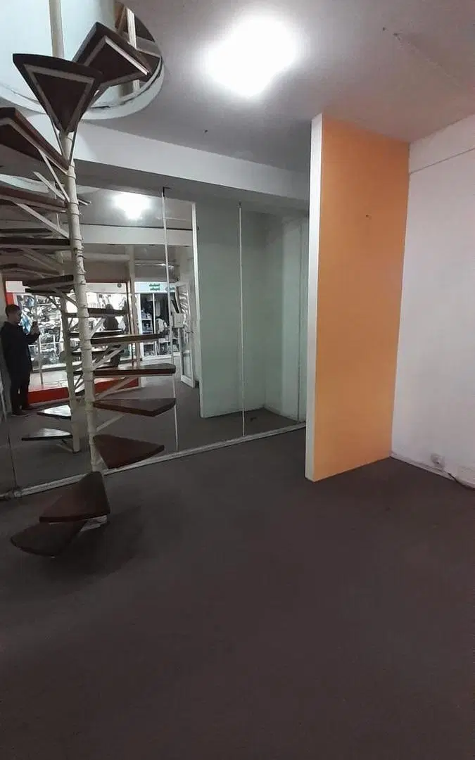 LOCAL COMERCIAL, GLERIA NORTE, EXCELENTE UBICACION, VIDRIERA 5