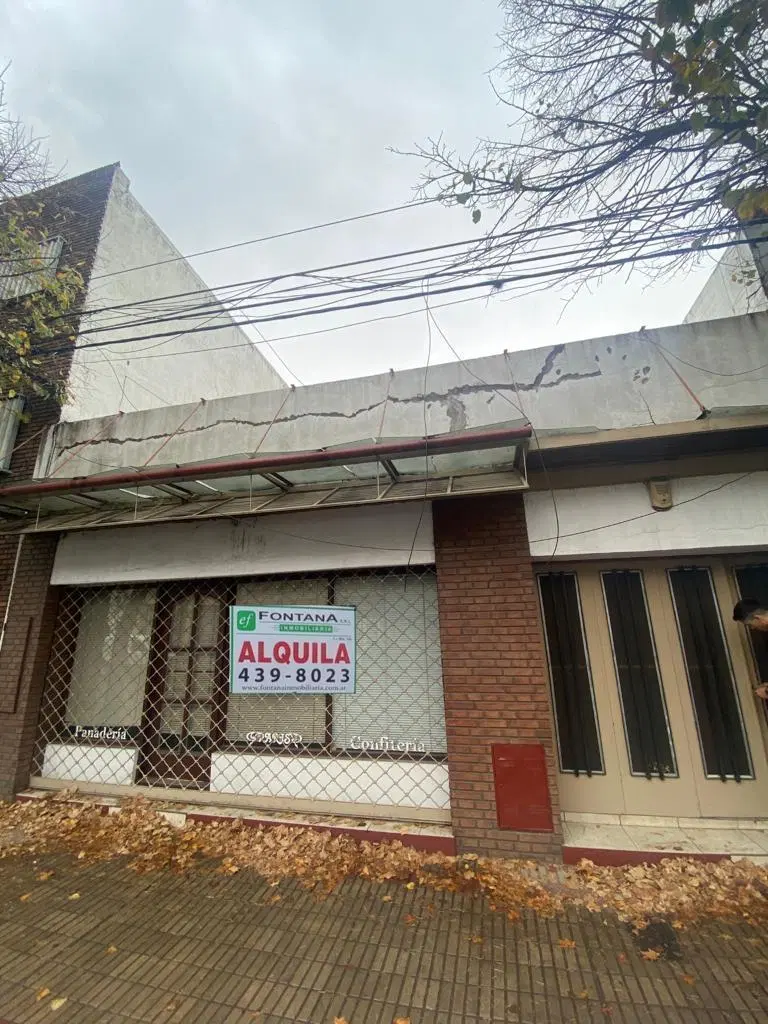 Local Comercial al frente con Vivienda o Deposito. 4