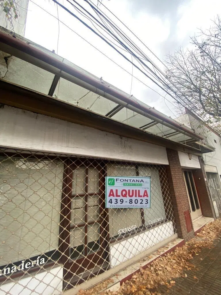 Local Comercial al frente con Vivienda o Deposito. 8
