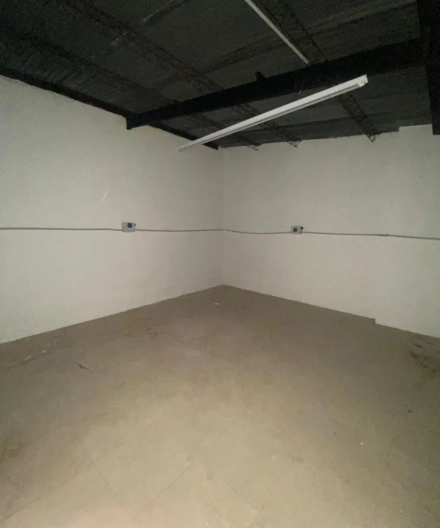 Local Comercial al frente con Vivienda o Deposito. 1