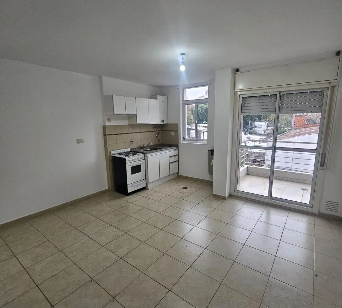DepartamentoAv. Francia al 900, moderno monoambiente, balcon, puerta blindada, gas natural 1