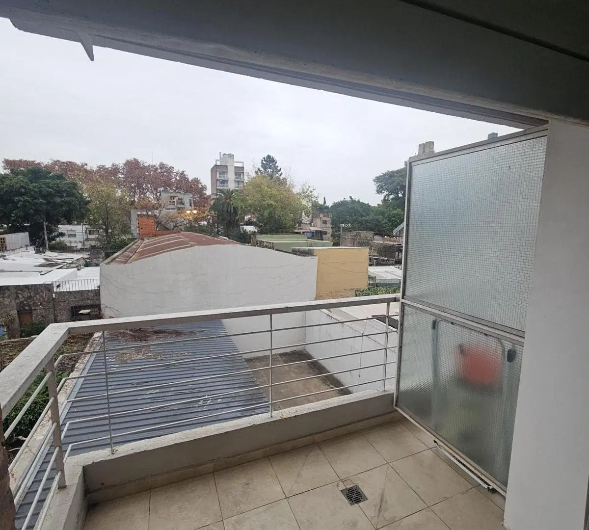DepartamentoAv. Francia al 900, moderno monoambiente, balcon, puerta blindada, gas natural 3