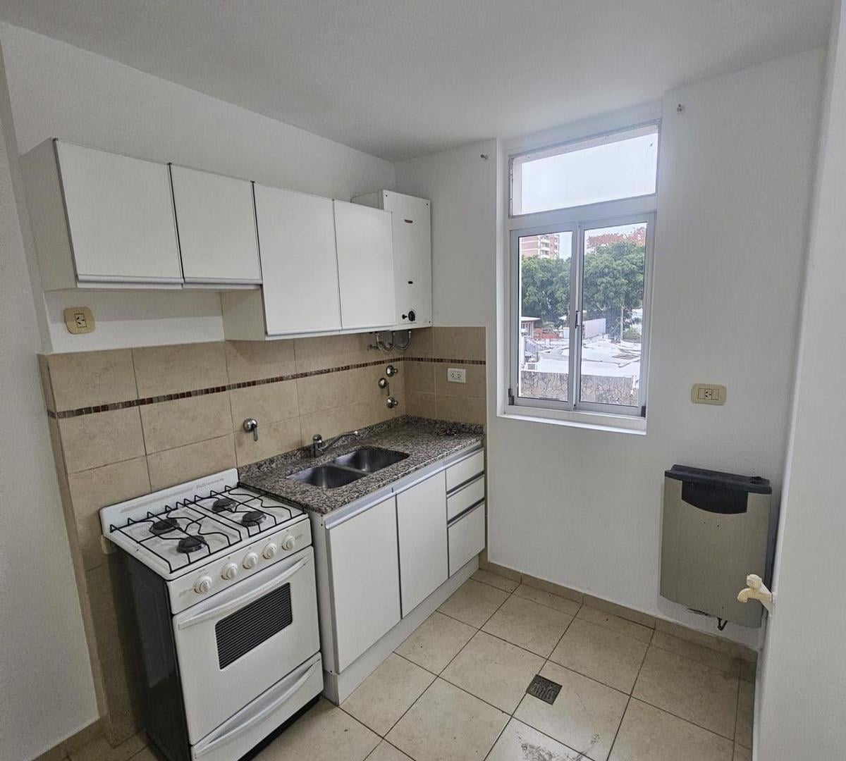 DepartamentoAv. Francia al 900, moderno monoambiente, balcon, puerta blindada, gas natural