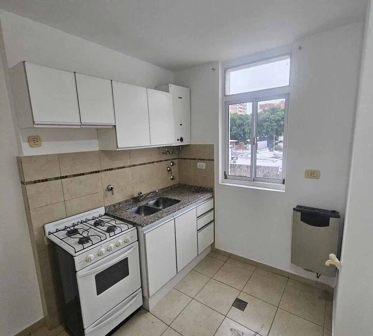 DepartamentoAv. Francia al 900, moderno monoambiente, balcon, puerta blindada, gas natural 2
