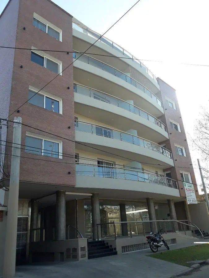 Departamento 2 Dormitorios con dos cocheras - Granadero Baigorria 3