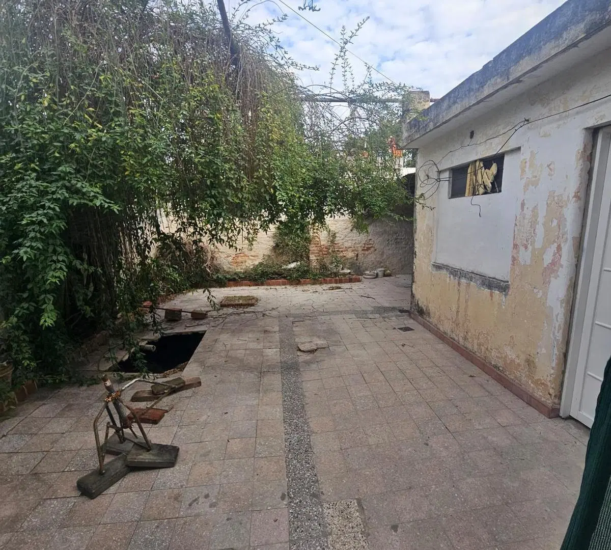 Chiclana al 800, alberdi cerca Bv. Rondeau, casa a reciclar total, espacio aereo, 1