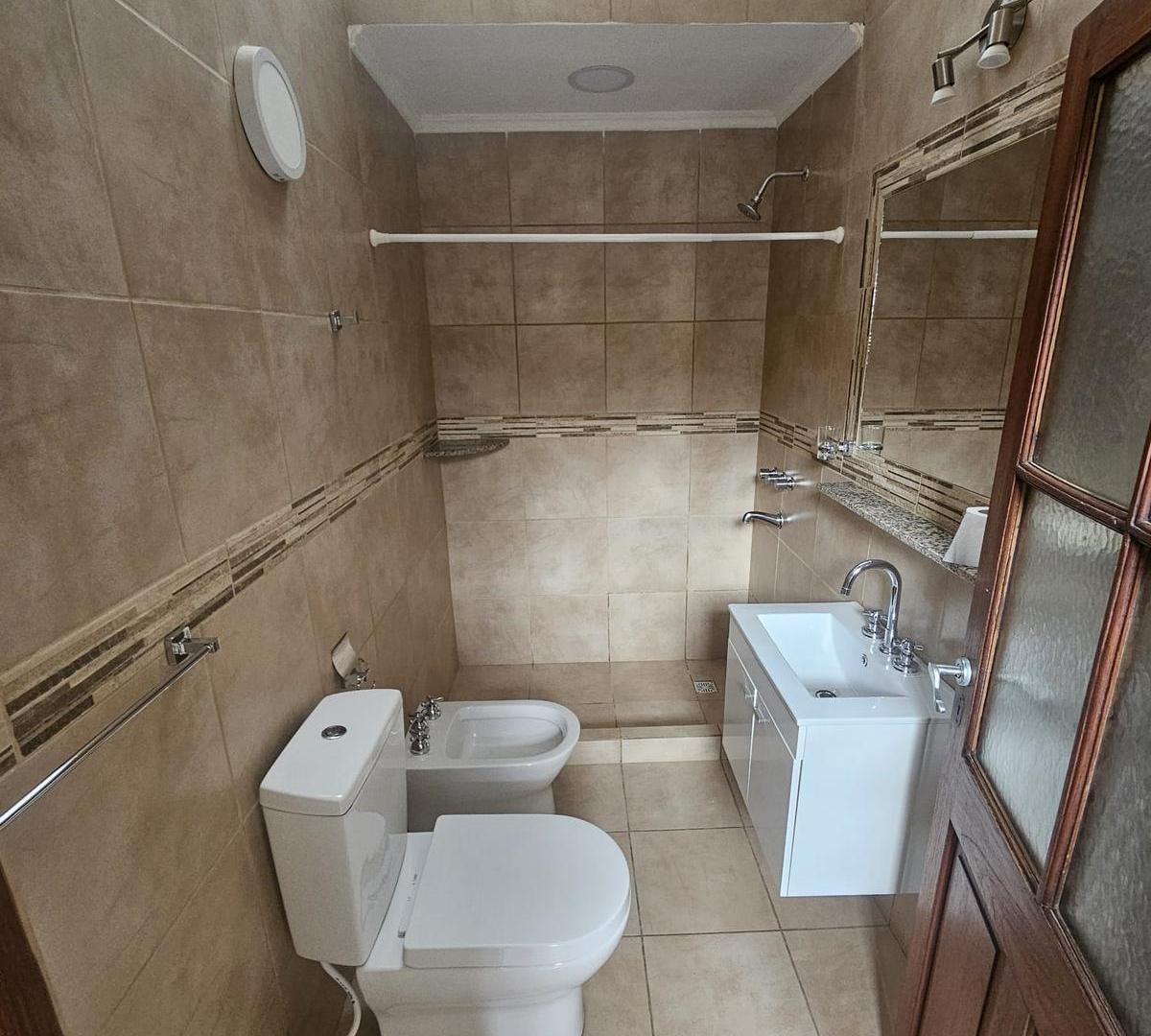 Foto de Av. Alberdi al 1000, casa interna reciclada a nueva con quincho en, imagen 5